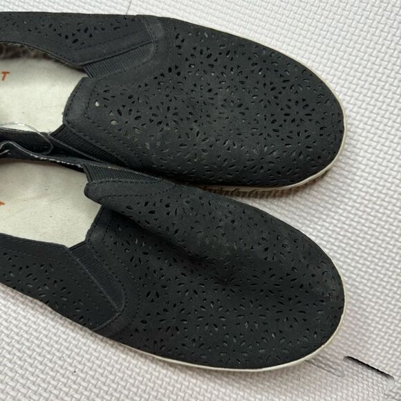 JSport Ladies' Laser Cut Floral Pattern Slip On Shoes BLACK SIZE‎ 9M - Picture 4 of 11